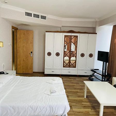 L Plaza Hotel Tbilisi Zewnętrze zdjęcie