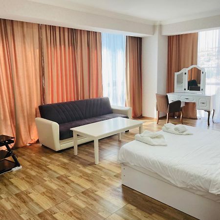 L Plaza Hotel Tbilisi Zewnętrze zdjęcie