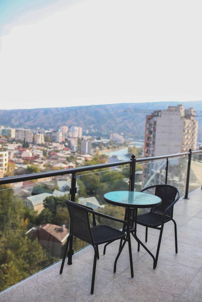 L Plaza Hotel Tbilisi Zewnętrze zdjęcie