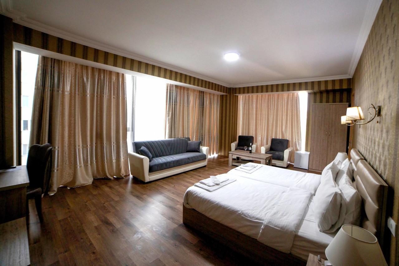L Plaza Hotel Tbilisi Zewnętrze zdjęcie