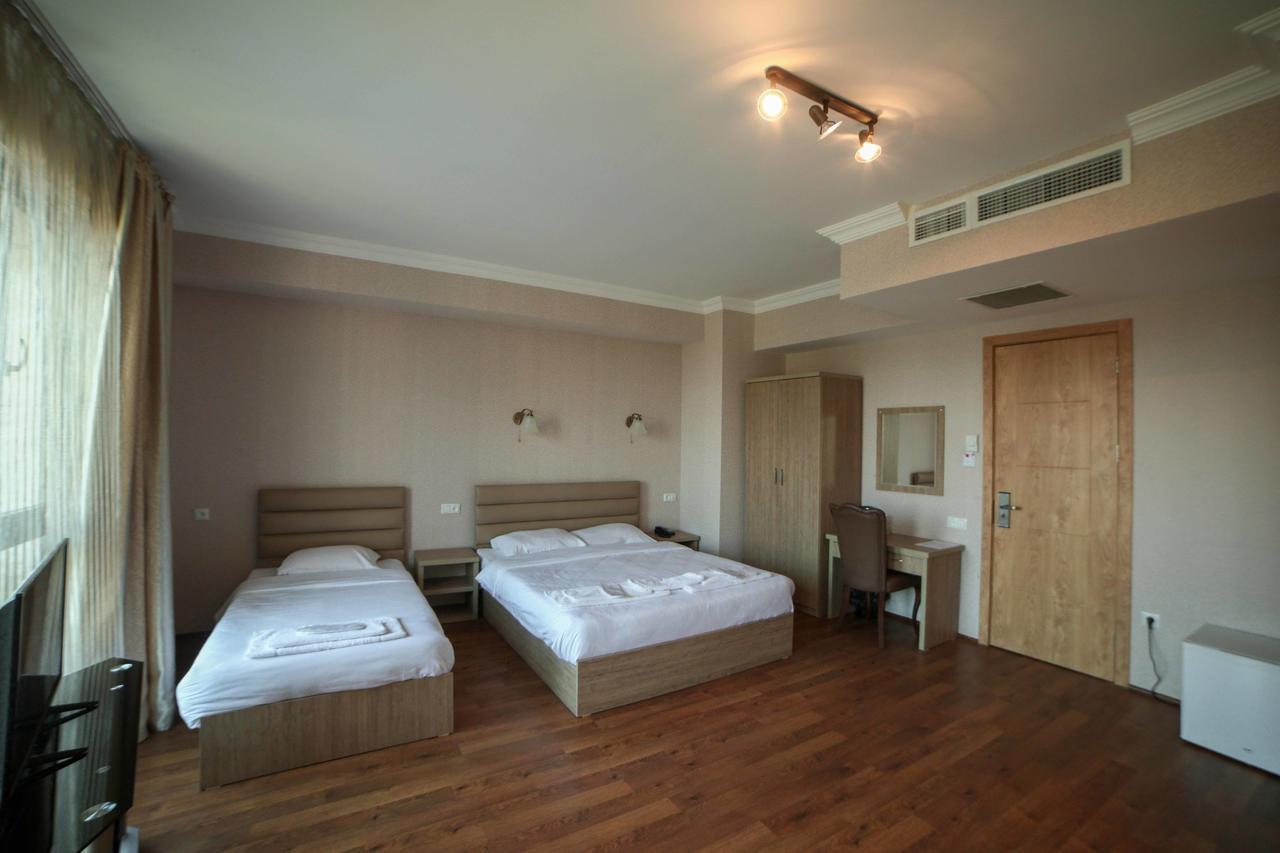 L Plaza Hotel Tbilisi Zewnętrze zdjęcie