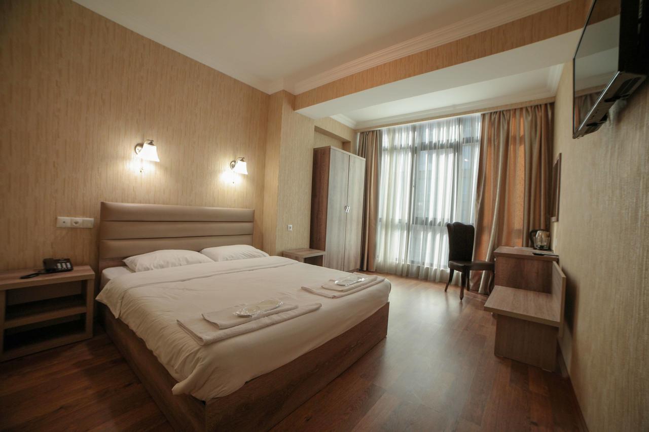 L Plaza Hotel Tbilisi Zewnętrze zdjęcie